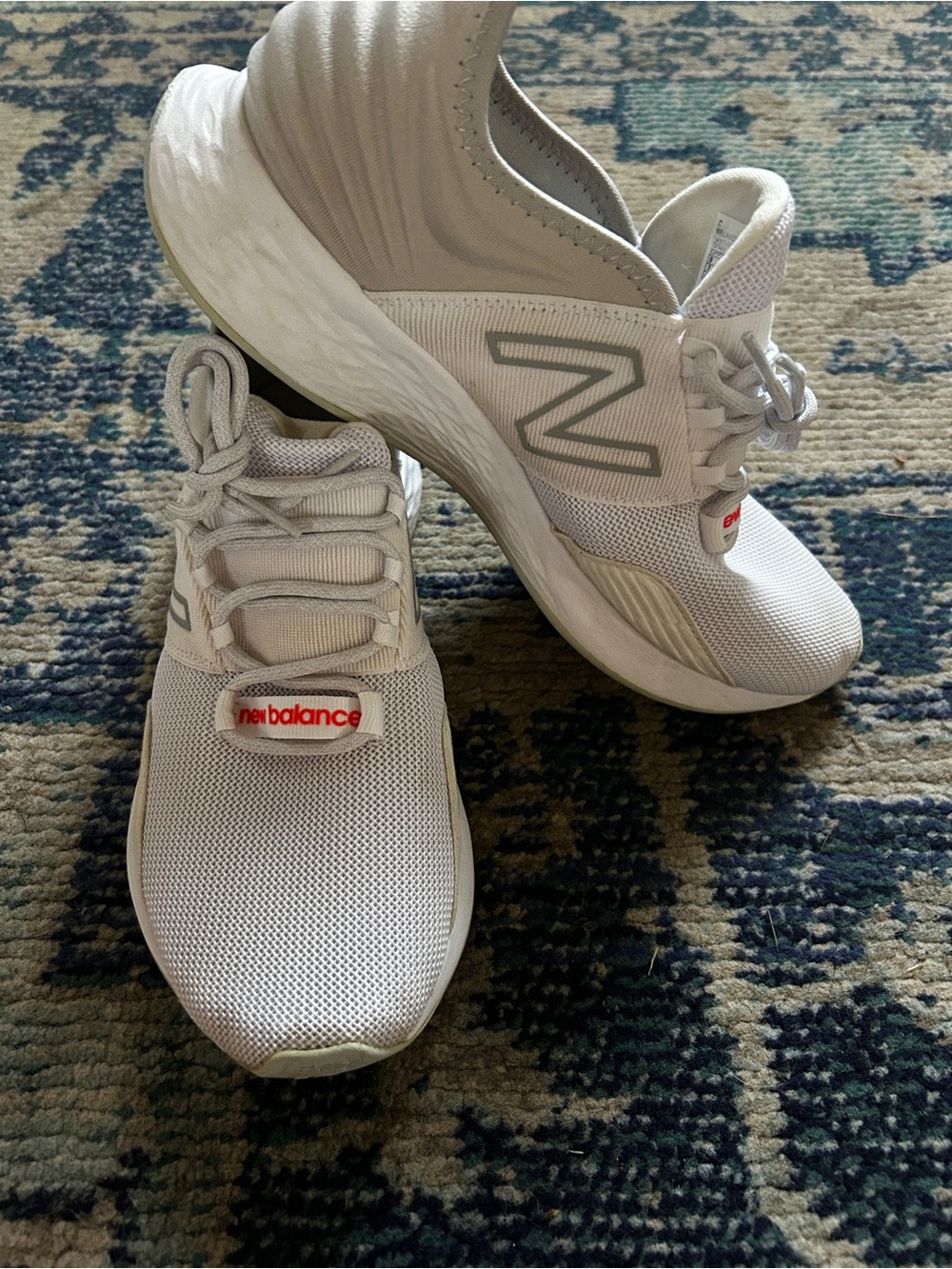 New Balance Fresh Foam Roav Women’s size  8 White Gray Running Shoes